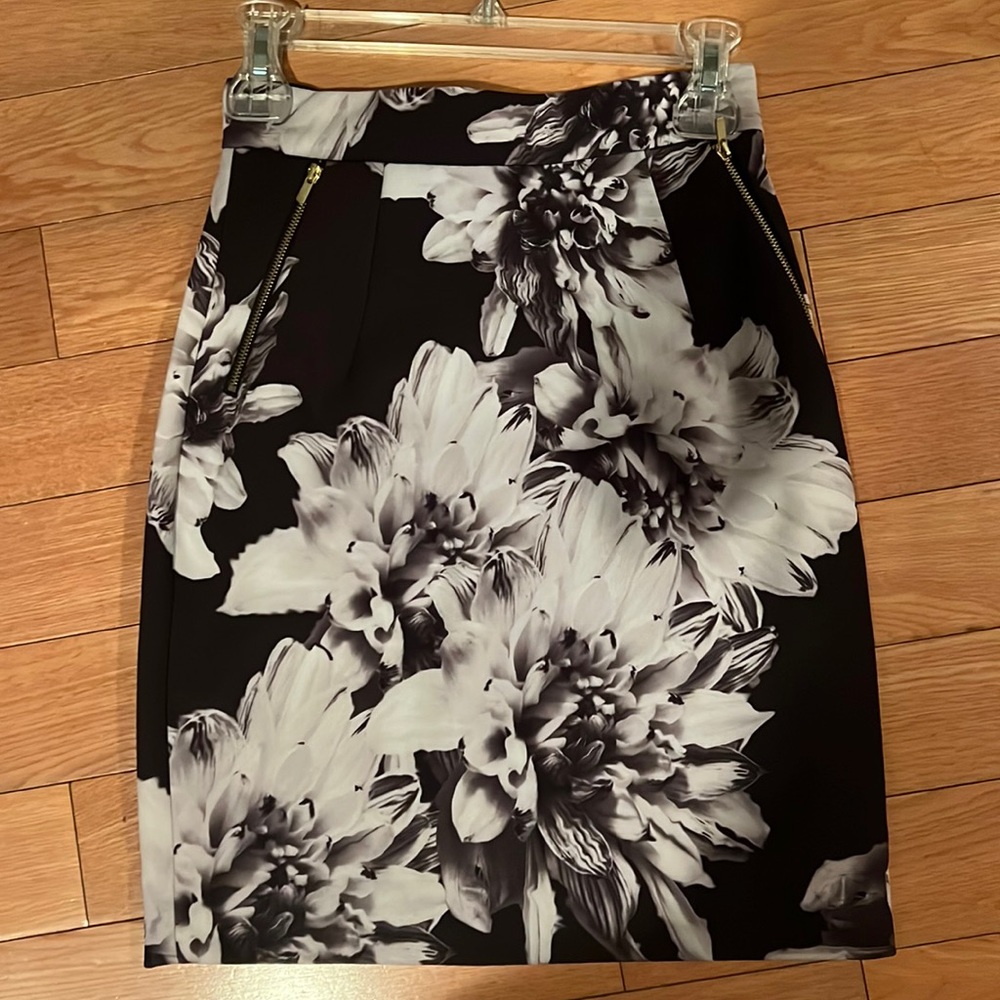 H&M Black and white floral mini skirt